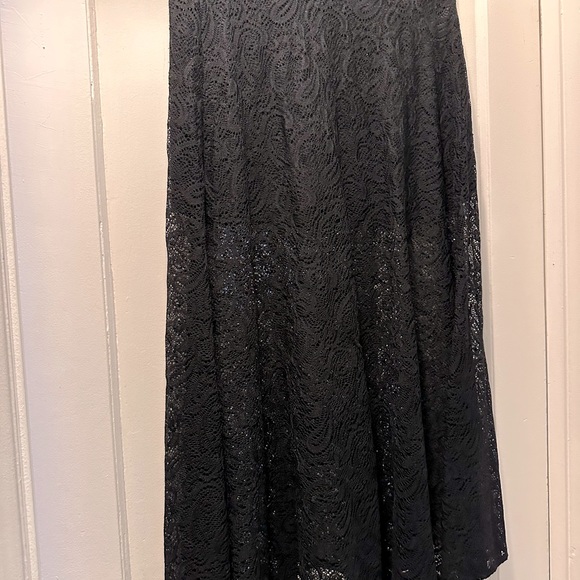 Medium Black lace skirt - Picture 1 of 3